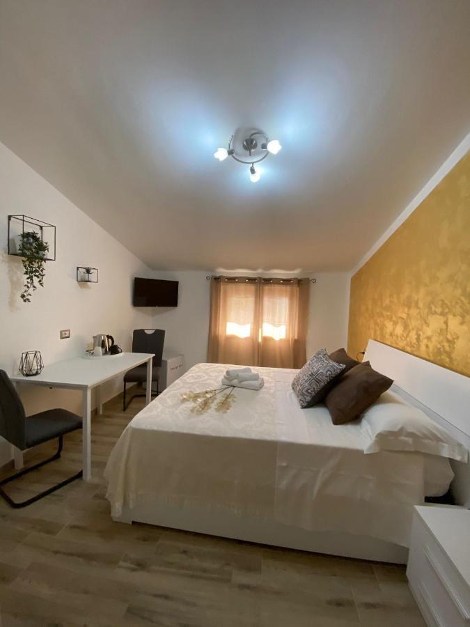 Cadoni Guest House Bosa Buitenkant foto
