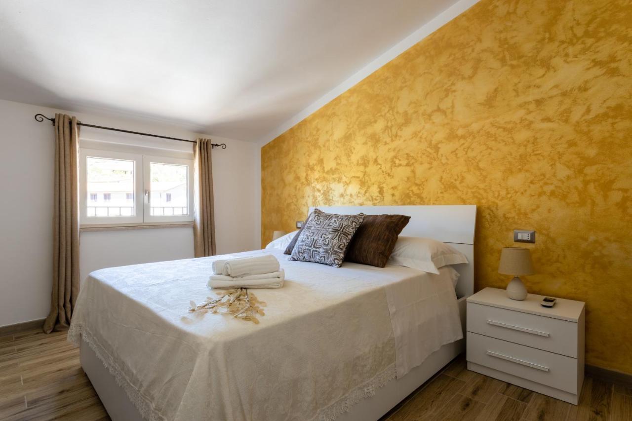 Cadoni Guest House Bosa Buitenkant foto