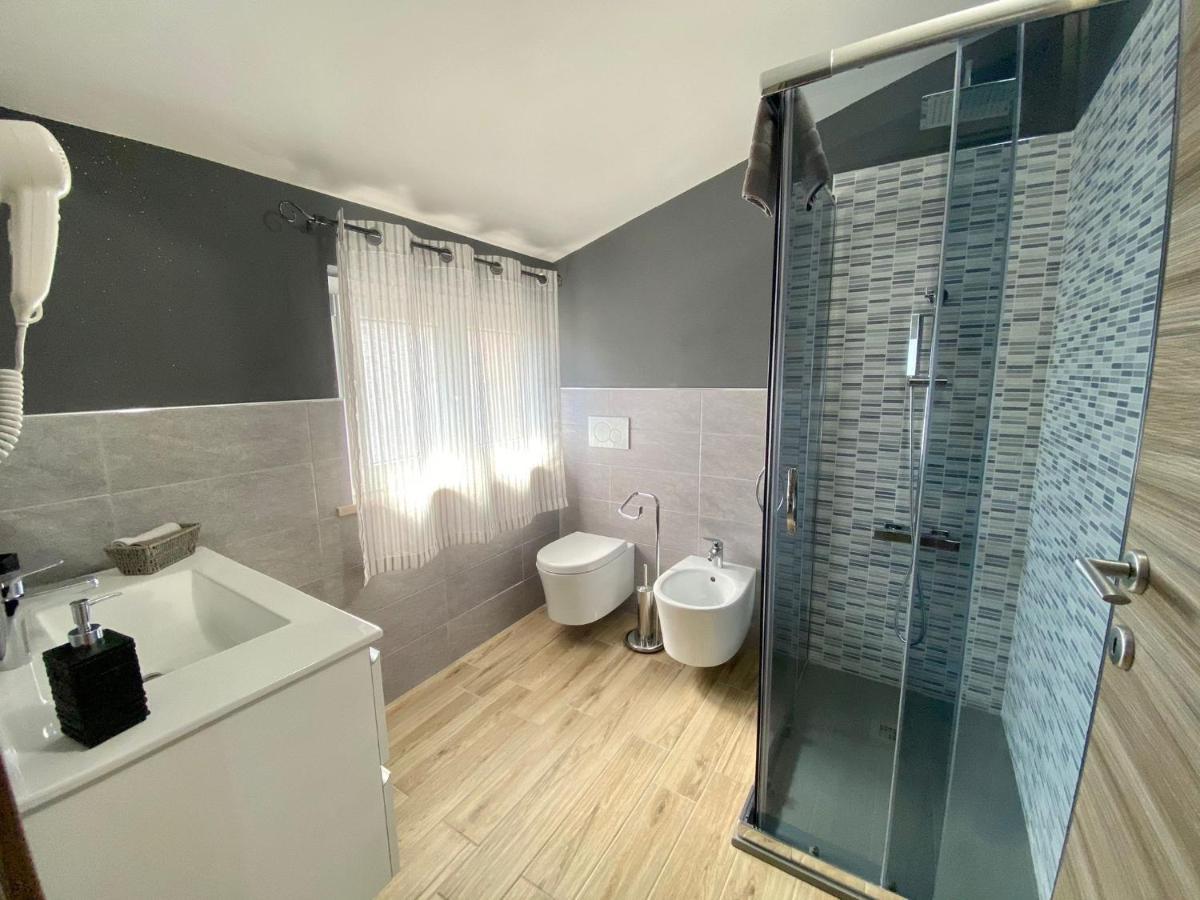 Cadoni Guest House Bosa Buitenkant foto