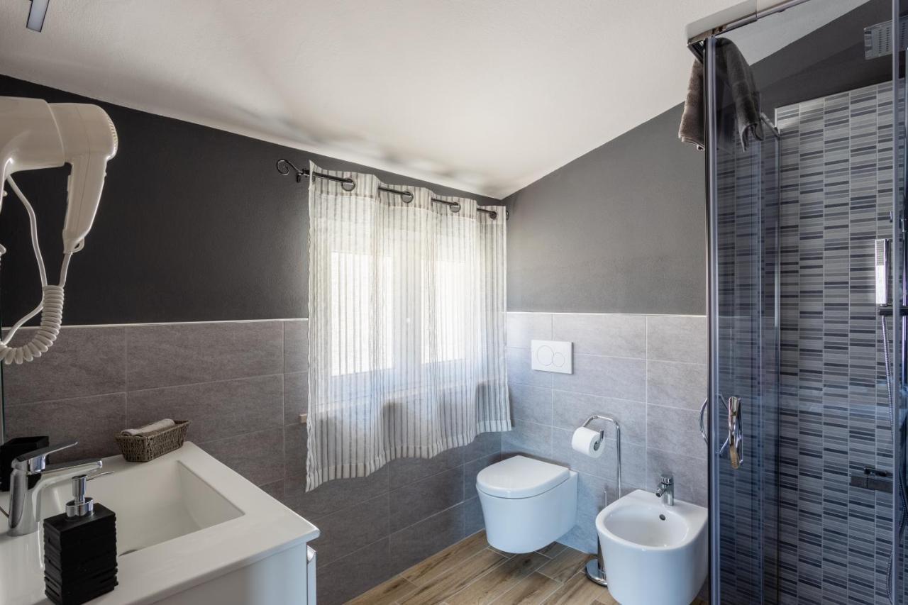 Cadoni Guest House Bosa Buitenkant foto