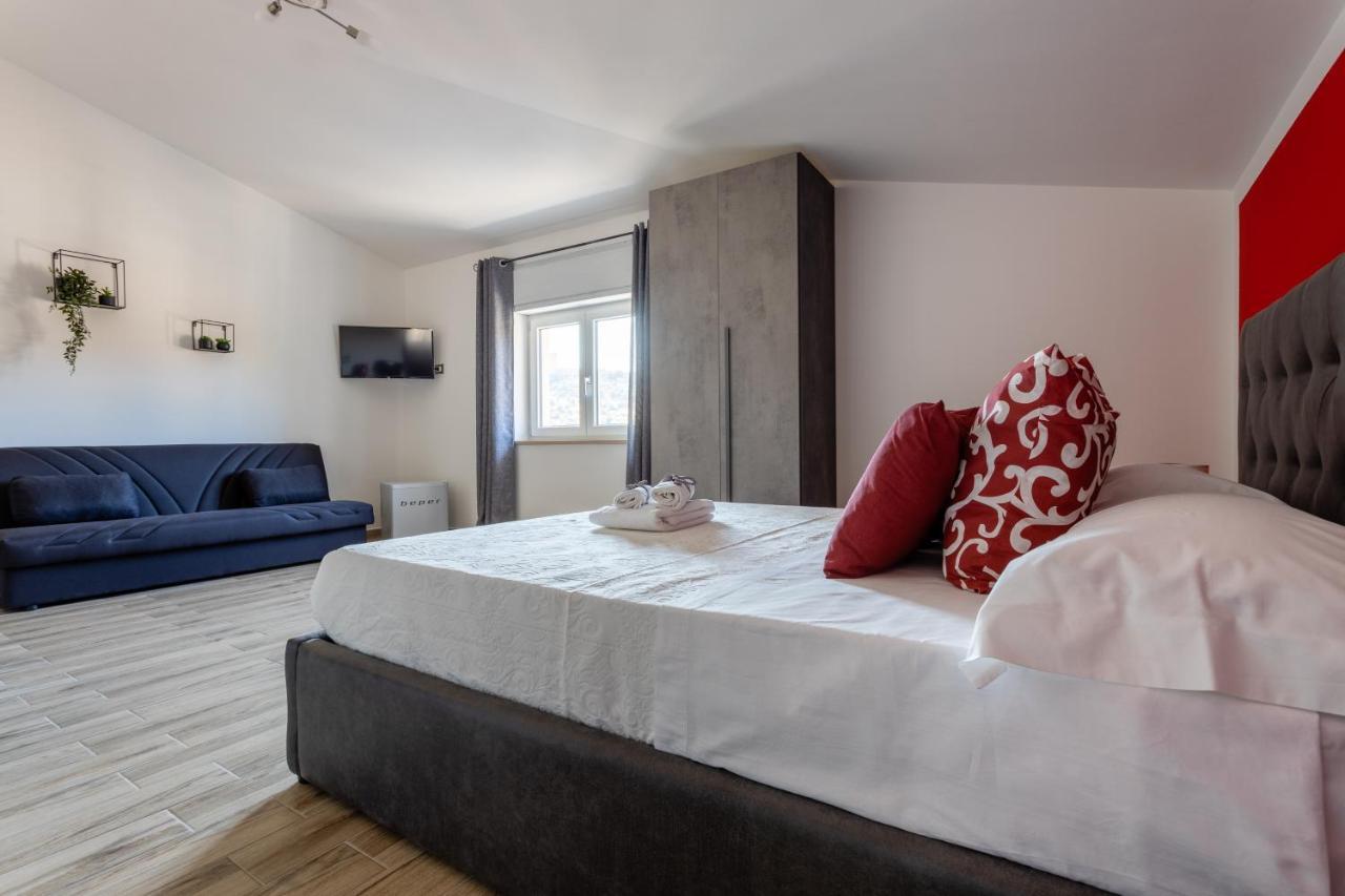 Cadoni Guest House Bosa Buitenkant foto